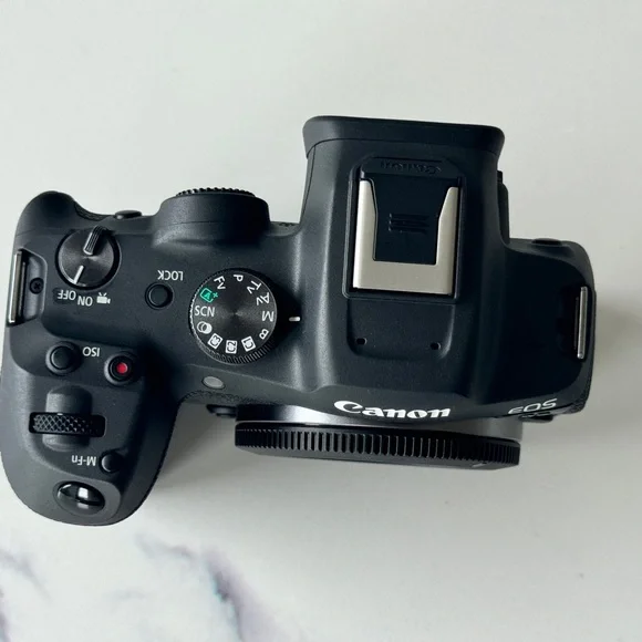 Canon Black Mirrorless Digital Camera R5 - Picture 2 of 7